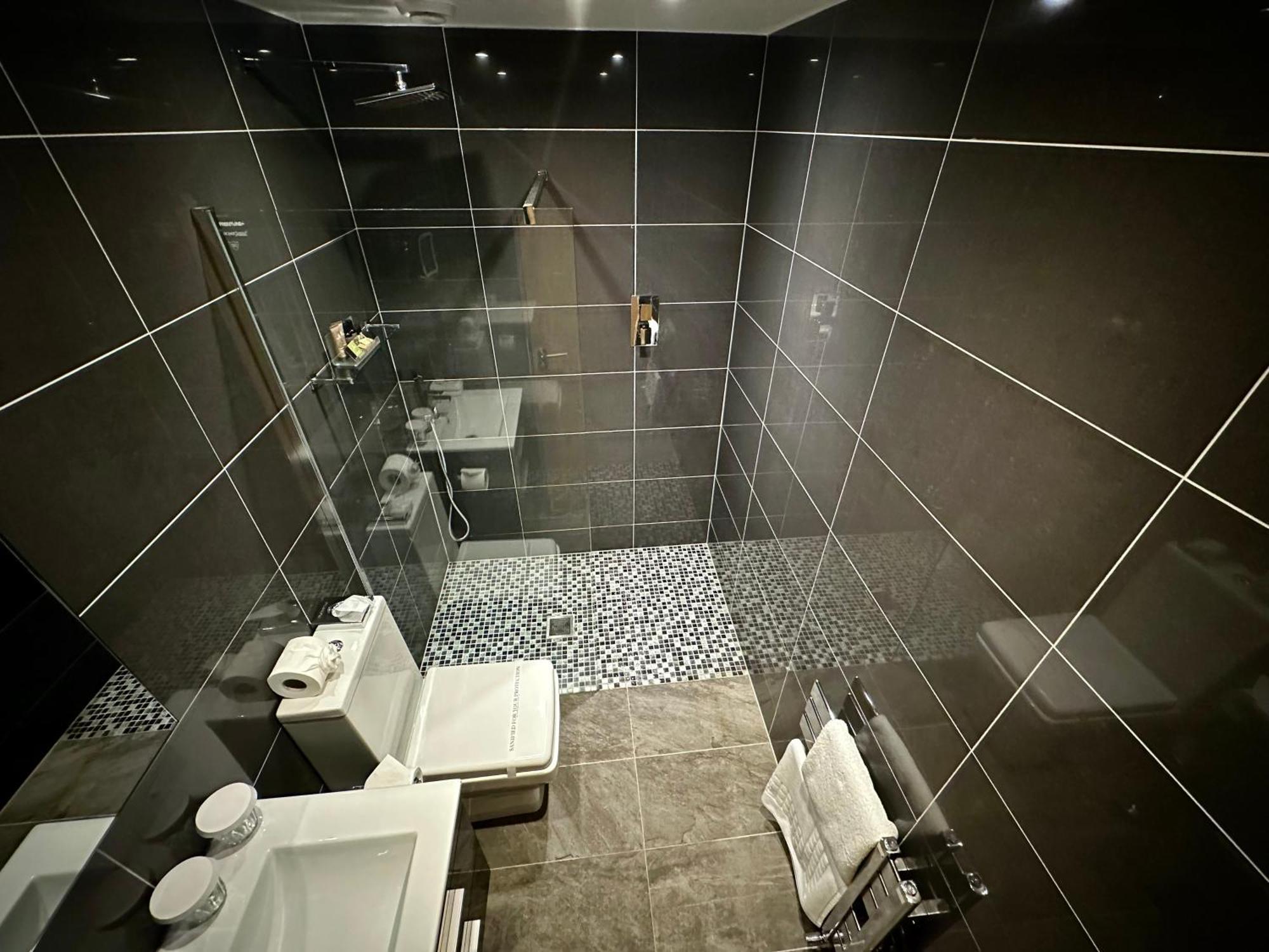 Halvard Apartments At Castletown Ngoại thất bức ảnh