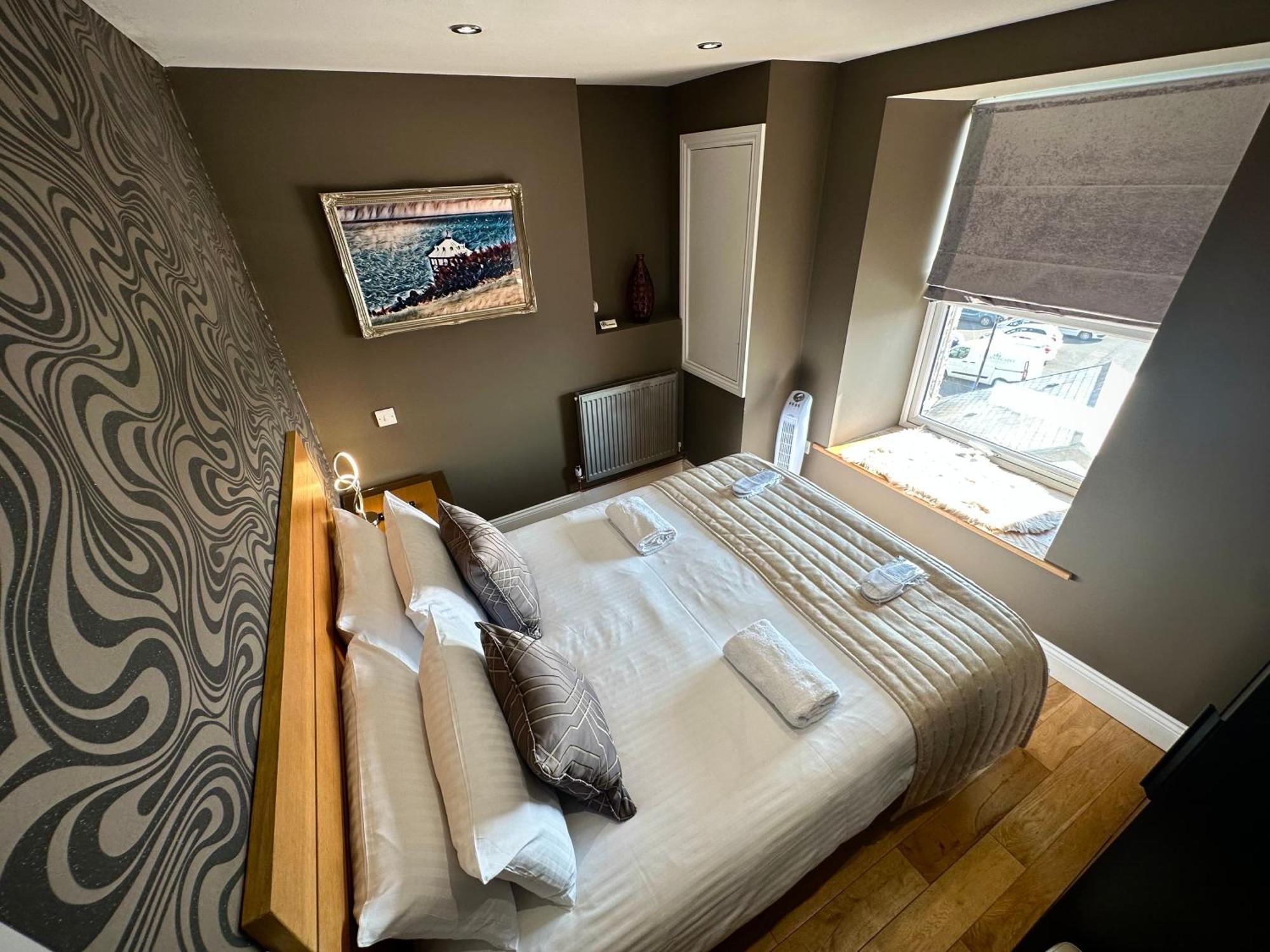 Halvard Apartments At Castletown Ngoại thất bức ảnh