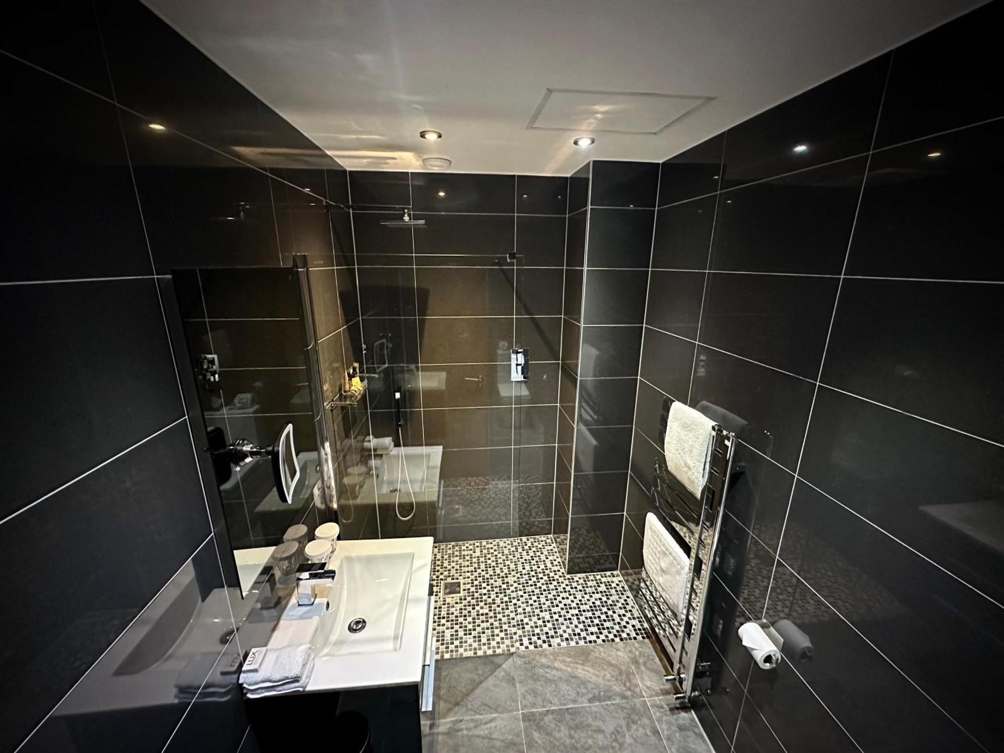 Halvard Apartments At Castletown Ngoại thất bức ảnh