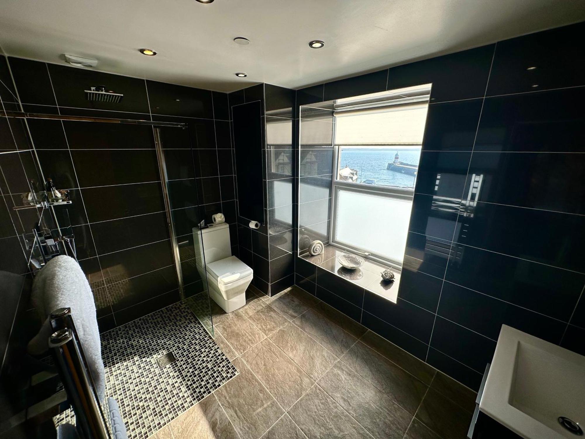 Halvard Apartments At Castletown Ngoại thất bức ảnh
