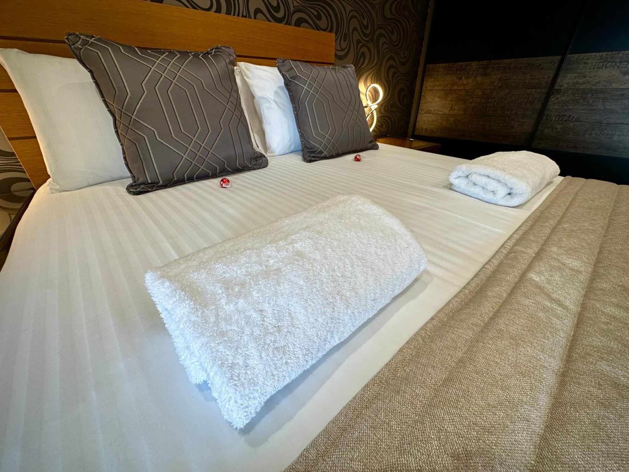 Halvard Apartments At Castletown Ngoại thất bức ảnh